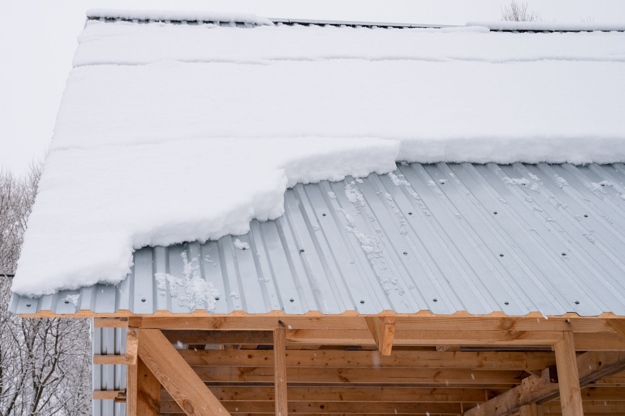 Read more about the article Winter Roof Repair Safety Tips